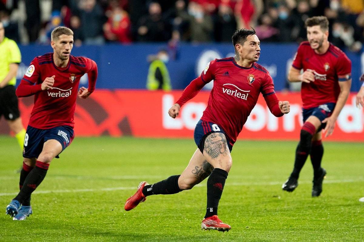 包含格兰纳达横扫奥萨苏纳，展现超强实力的词条